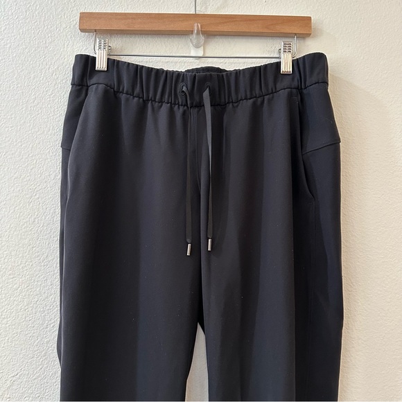 *SOLD* Lululemon On The Fly Mid Rise Joggers Black Size 8 - Picture 4 of 8
